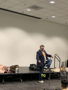 Comedic juggler performs at the Vista Library