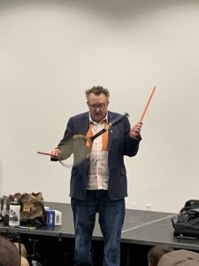 Comedic juggler performs at the Vista Library