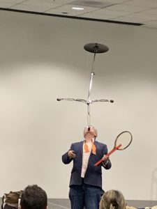 Comedic juggler performs at the Vista Library