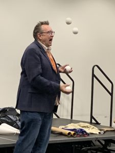 Comedic juggler performs at the Vista Library