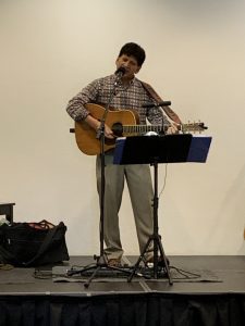 Vic Moraga performing Americana at the Vista library