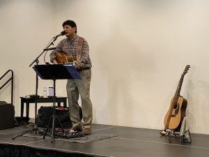 Vic Moraga performing Americana at the Vista library
