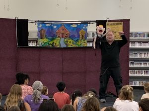Puppet show at the Vista library