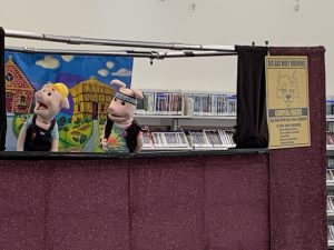 Puppet show at the Vista library