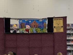 Puppet show at the Vista library