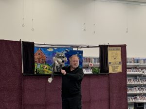 Puppet show at the Vista library