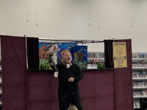 Puppet show at the Vista library