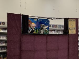 Puppet show at the Vista library
