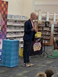 Magic show at the Vista library for summer fun