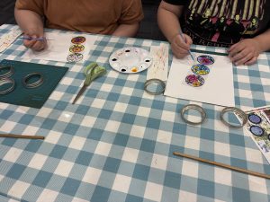 Suncatcher art class at the Vista library